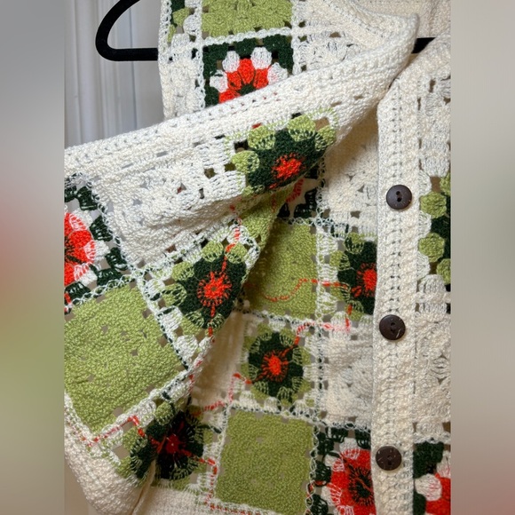 Country Style Vests Sleeveless Floral Crochet Patchwork in Green and Cream Small - Picture 7 of 10